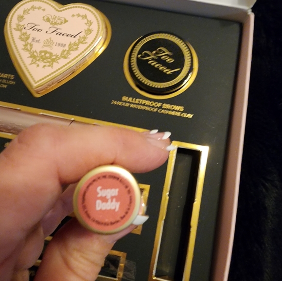 Too Faced All You Need is Love & Makeup Gift Box, NWT - Picture 8 of 12